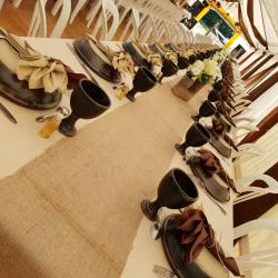 mariage table avec vaisselle médiéval ecuelle grall